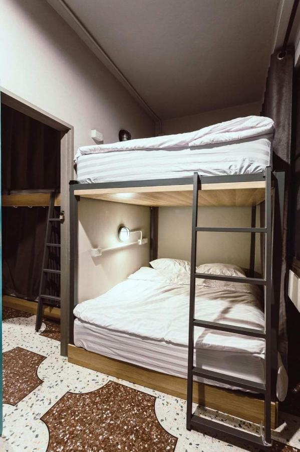 Stash Hostel Банкок Екстериор снимка